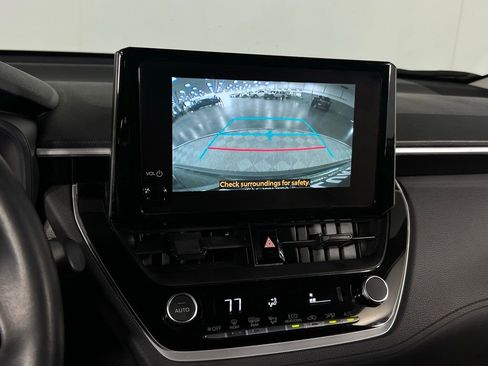 Used 2025 Toyota Corolla Cross LE image 19