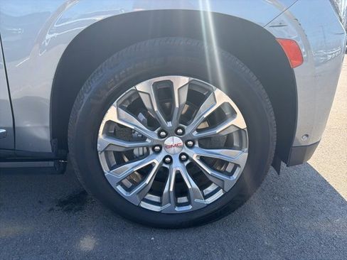 Used 2023 GMC Yukon XL Denali w/ Denali Reserve Package image 6