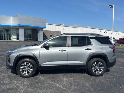 Used 2025 Chevrolet Equinox LT w/ Convenience Package II image 5