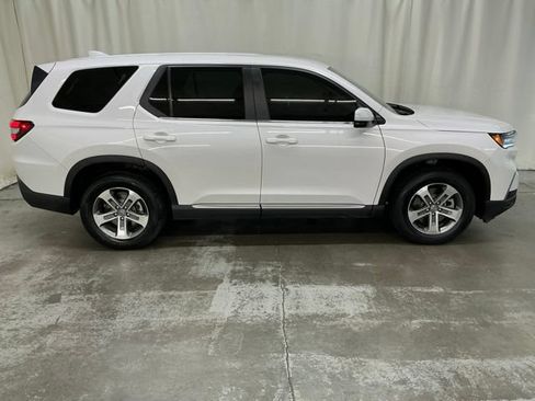 Used 2024 Honda Pilot EX-L image 3