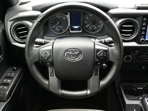 Used 2021 Toyota Tacoma TRD Off-Road AWD/4WD image 15
