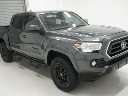Used 2020 Toyota Tacoma SR5 RWD image 3