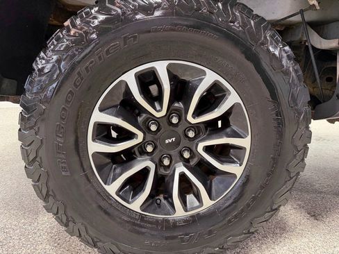 Used 2014 Ford F150 Raptor w/ Equipment Group 801A Luxury image 9