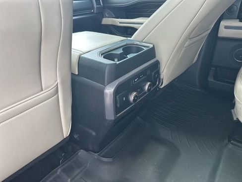 Used 2018 Ford Expedition Max Platinum RWD image 20