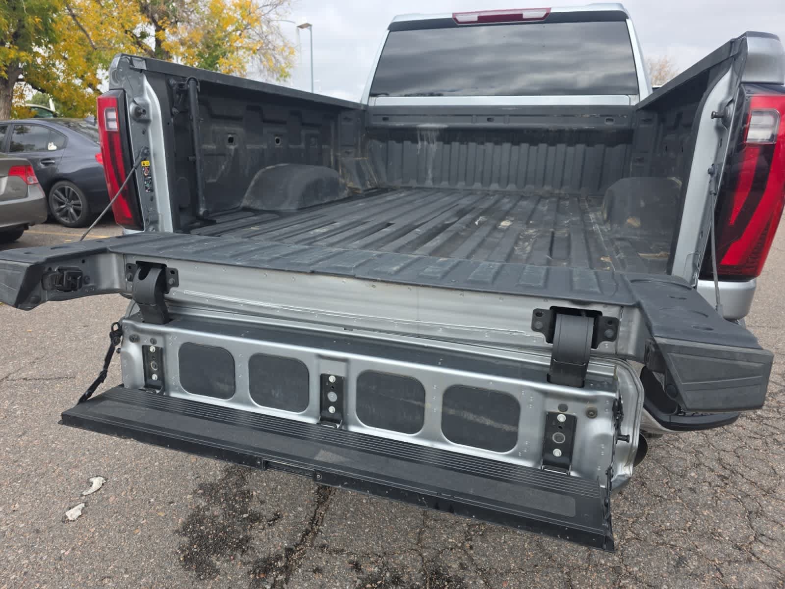 Used 2025 GMC Sierra 2500 SLT w/ SLT Convenience Package AWD/4WD image 18