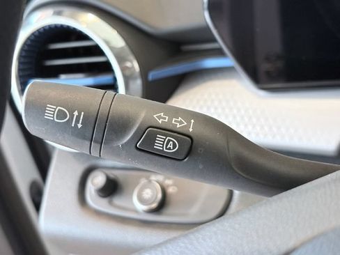 Used 2025 Chevrolet Trax LT FWD image 18