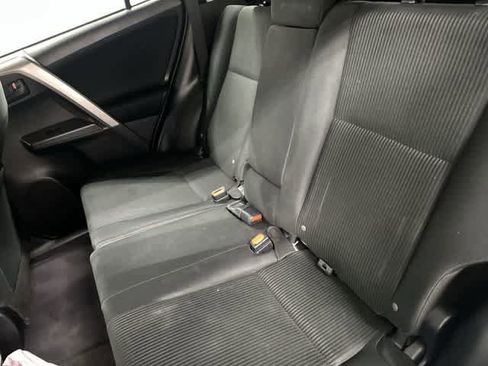 Used 2018 Toyota RAV4 LE FWD image 11