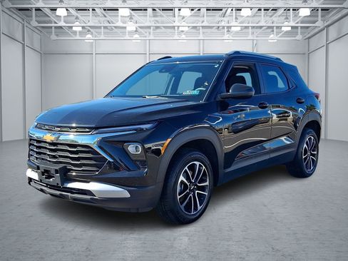 Used 2025 Chevrolet TrailBlazer LT AWD/4WD image 3