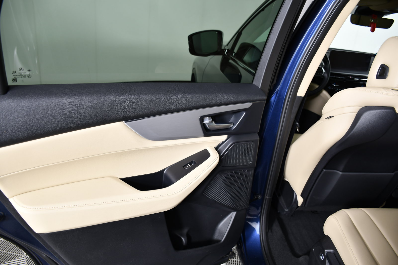 Used 2025 Acura MDX SH-AWD image 46