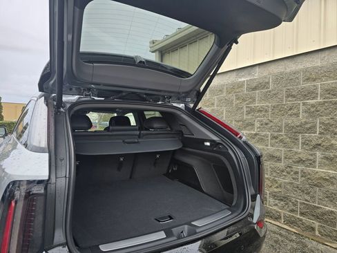 New 2026 Cadillac Optiq Luxury 2 image 7