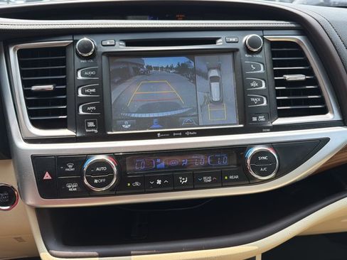 Used 2018 Toyota Highlander Limited Platinum AWD/4WD image 23