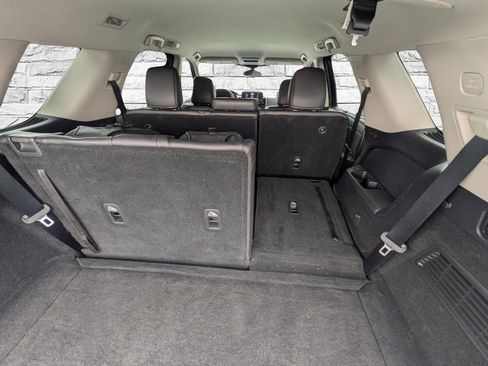 Used 2022 Nissan Pathfinder SL FWD image 12