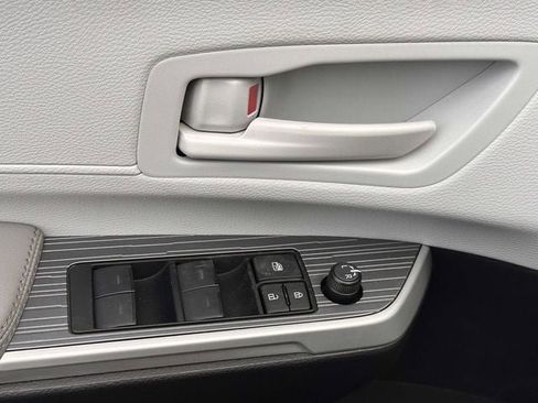 Used 2026 Toyota Sienna LE image 16