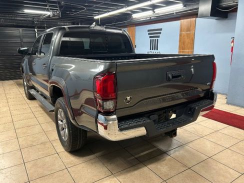 Used 2018 Toyota Tacoma SR5 image 3