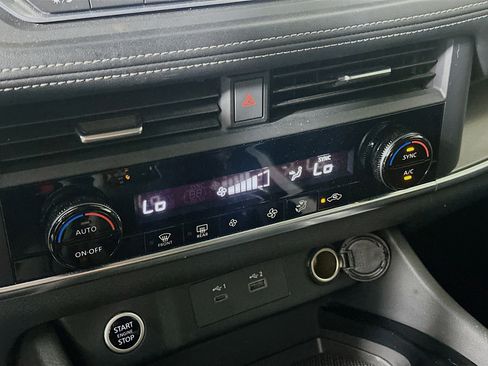 Used 2023 Nissan Rogue SV image 23