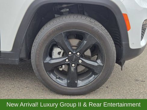 Used 2023 Jeep Grand Cherokee Limited w/ Luxury Tech Group II AWD/4WD image 9