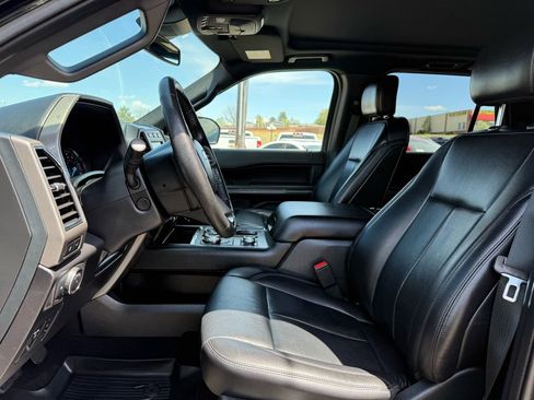 Used 2019 Ford Expedition XLT w/ Equipment Group 202A AWD/4WD image 12