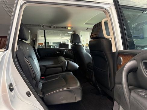 Used 2013 INFINITI QX56 4WD w/ Deluxe Touring Pkg image 8