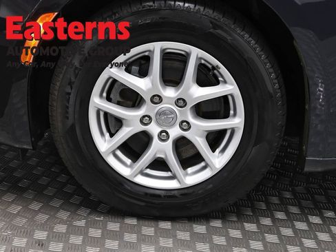 Used 2020 Chrysler Pacifica Touring-L FWD image 35