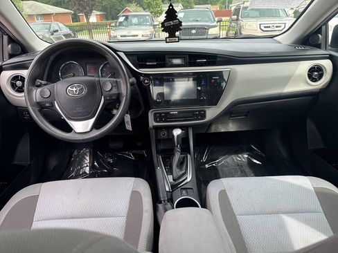 Used 2017 Toyota Corolla LE FWD image 7