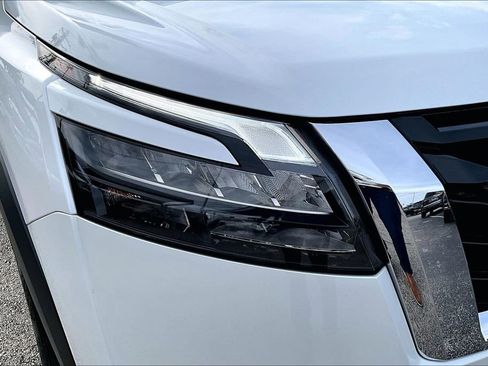Used 2025 Nissan Pathfinder SL AWD/4WD image 40
