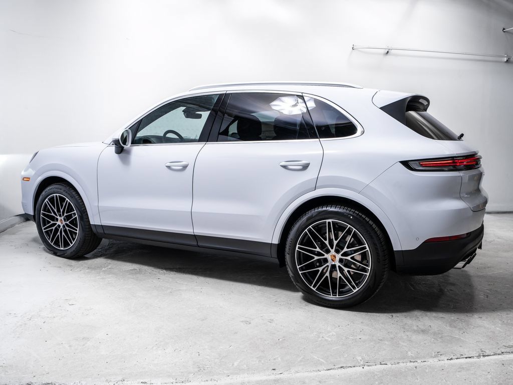 Used 2026 Porsche Cayenne AWD/4WD image 2