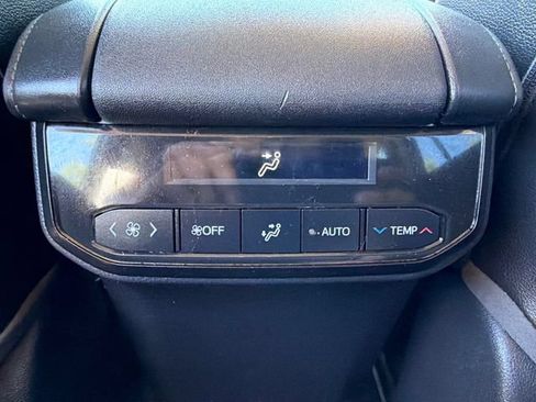 Used 2020 Toyota Highlander XLE AWD/4WD image 17