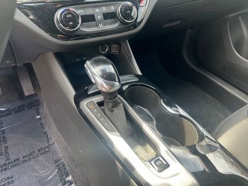 Used 2025 Buick Envista Sport Touring image 36