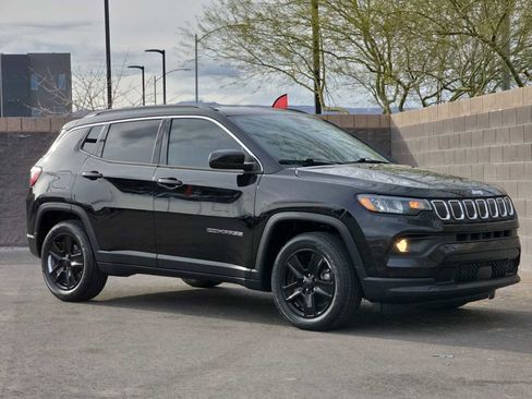 Used 2022 Jeep Compass Latitude image 3