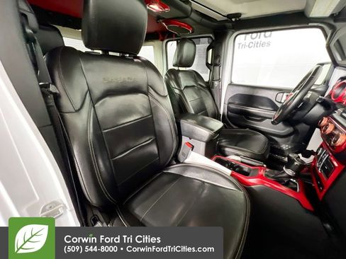 Used 2018 Jeep Wrangler Unlimited Sahara w/ Uconnect 4C Nav & Sound Group image 16