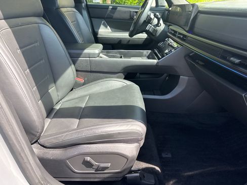 Used 2025 Hyundai Santa Fe Calligraphy AWD/4WD image 13