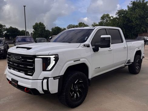 Used 2024 GMC Sierra 2500 AT4 w/ AT4 Premium Plus Package AWD/4WD image 3