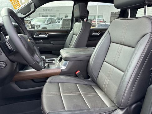 Certified 2025 Chevrolet Silverado 1500 High Country w/ High Country Premium Package AWD/4WD image 18