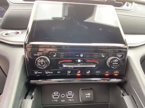 New 2025 Jeep Grand Cherokee Limited image 21