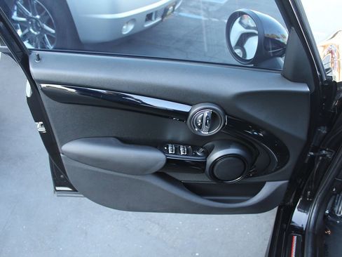 Used 2017 MINI Cooper S image 16