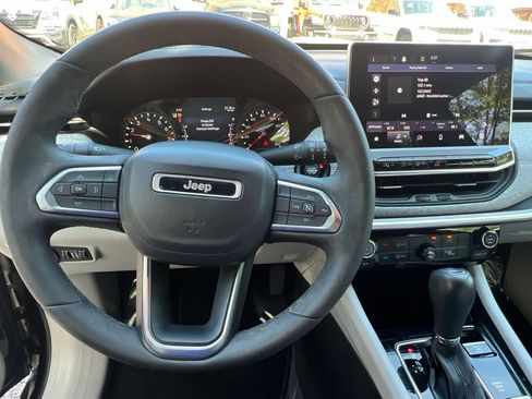 Used 2023 Jeep Compass Latitude AWD/4WD image 27