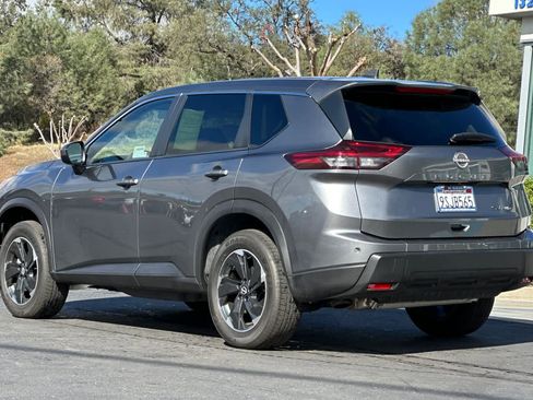 Used 2024 Nissan Rogue SV image 6