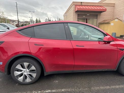 Used 2021 Tesla Model Y Long Range image 7