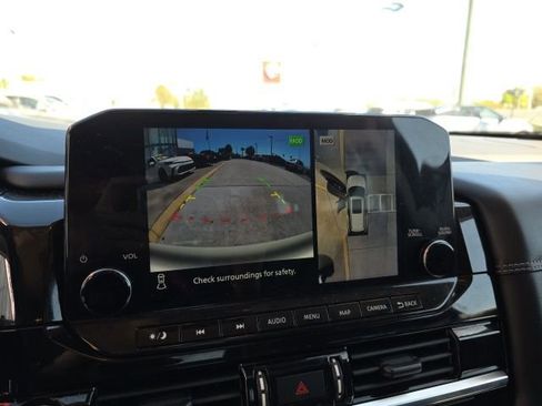 Used 2023 Nissan Pathfinder Platinum w/ Black Appearance Package image 20