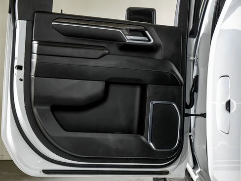 Used 2025 Chevrolet Silverado 2500 LTZ w/ LTZ Premium Package AWD/4WD image 39