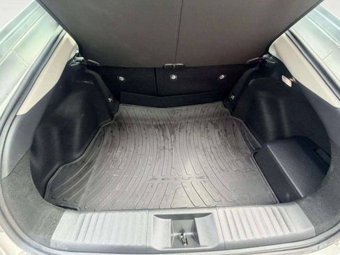 Used 2023 Toyota Prius LE FWD image 5