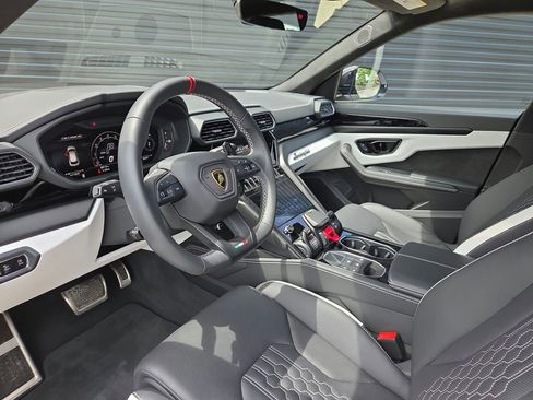 Used 2024 Lamborghini Urus S AWD/4WD image 4