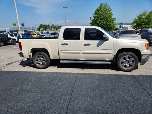 Used 2009 GMC Sierra 1500 SLT w/ White Diamond Edition RWD image 6