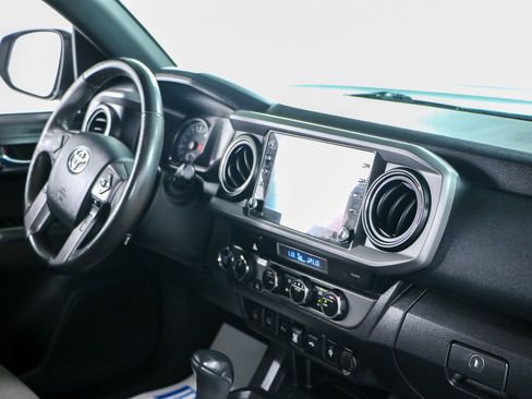 Used 2022 Toyota Tacoma TRD Sport w/ Technology Package AWD/4WD image 27