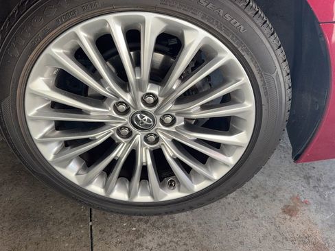 Used 2019 Toyota Avalon XSE image 14