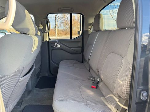 Used 2015 Nissan Frontier SV image 22