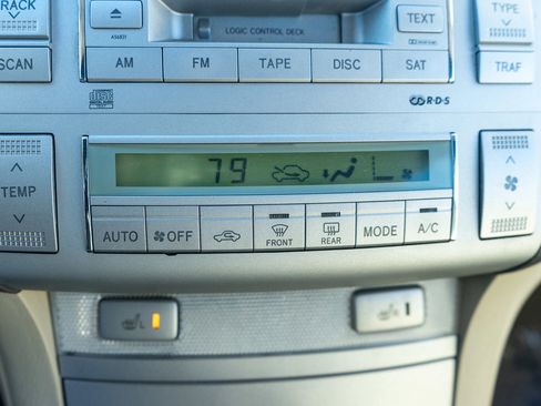 Used 2006 Toyota Solara SE image 17