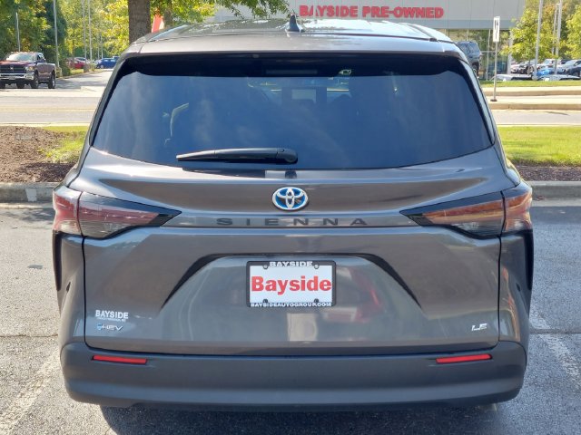 Used 2025 Toyota Sienna LE FWD image 19
