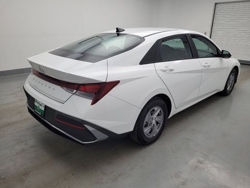 Used 2024 Hyundai Elantra SE FWD image 10
