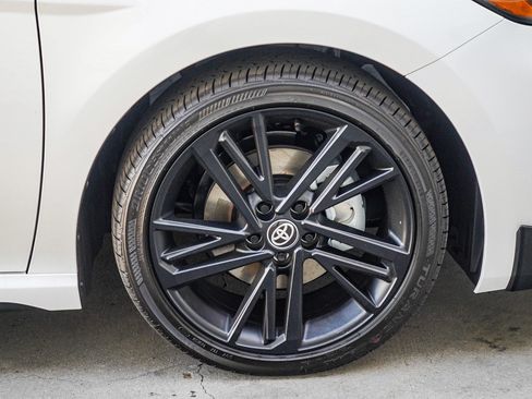 New 2026 Toyota Camry Hybrid FWD image 11